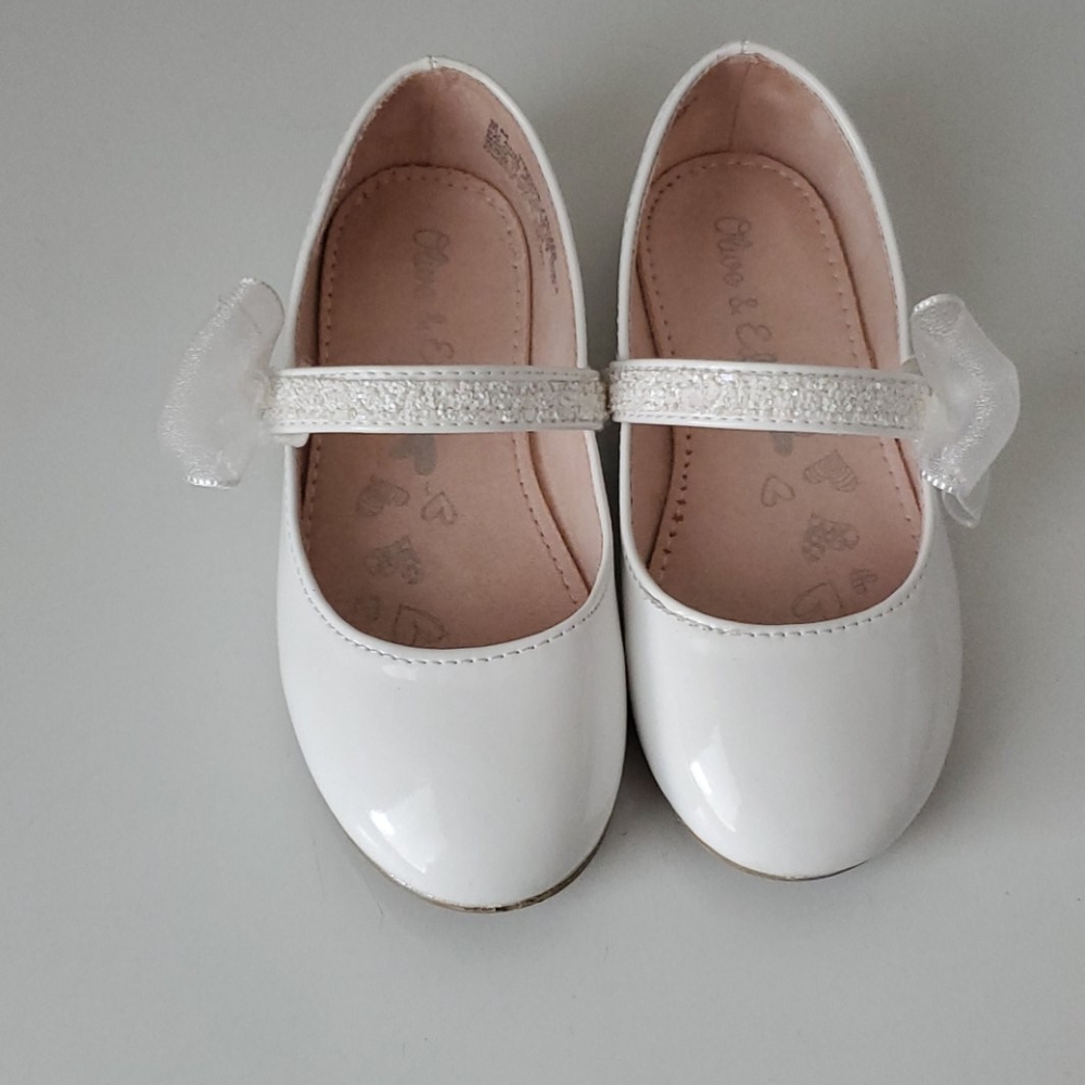 Olive & Edie Size 9 White Dress Shoes